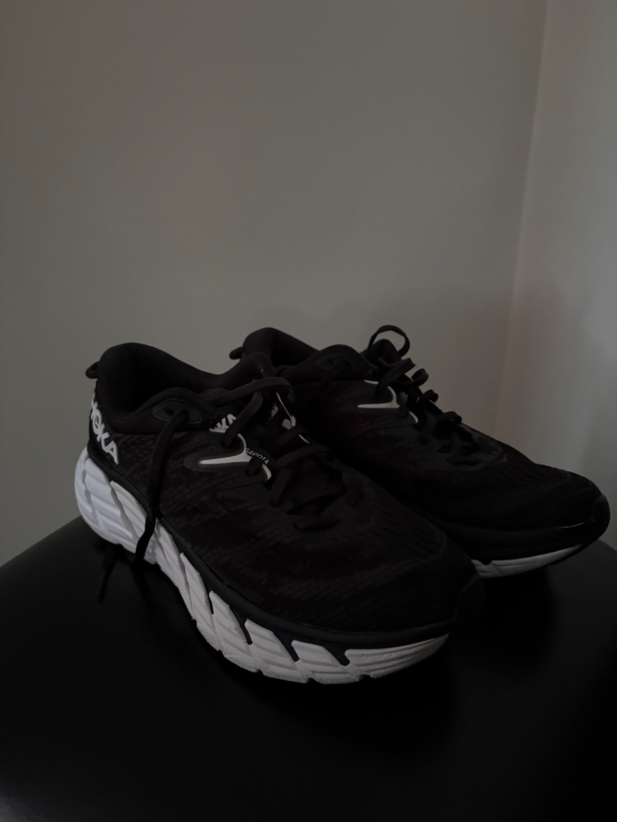 hoka one one black size 9B