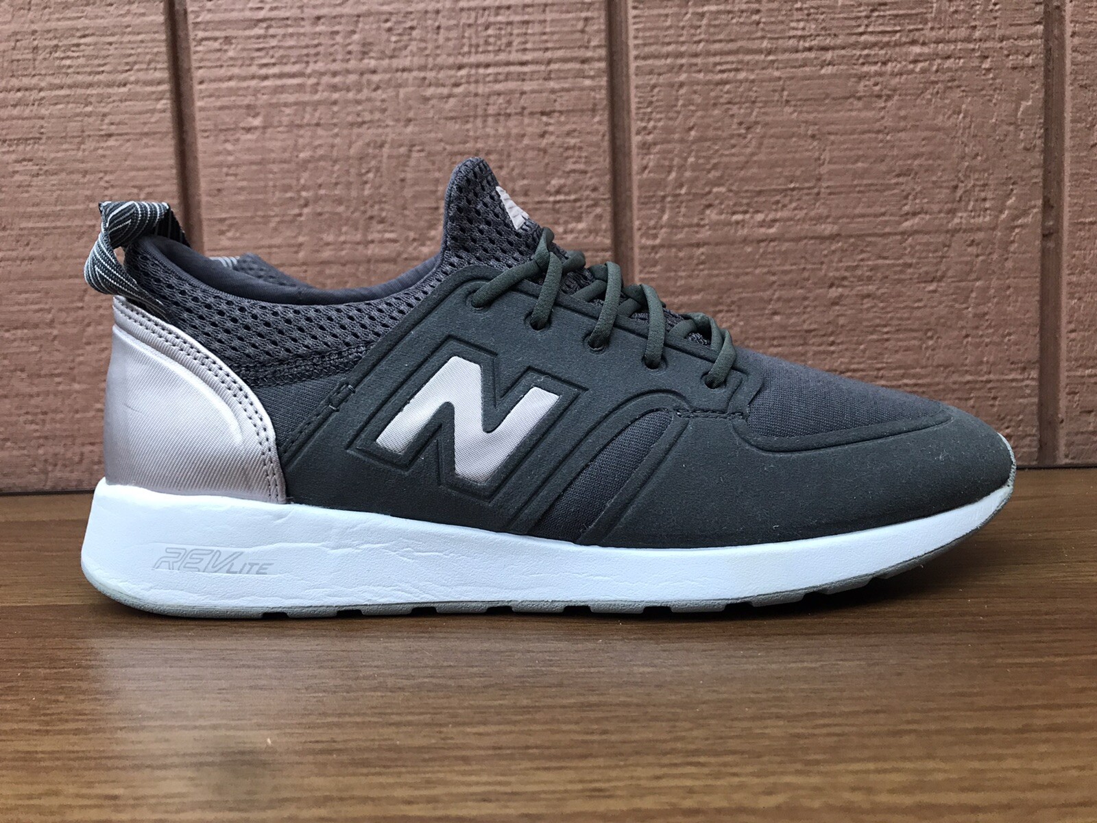 MINT New Balance 420 WRL420 WRL420SF Women US 8.5 B Gray Casual Walking Shoes C7