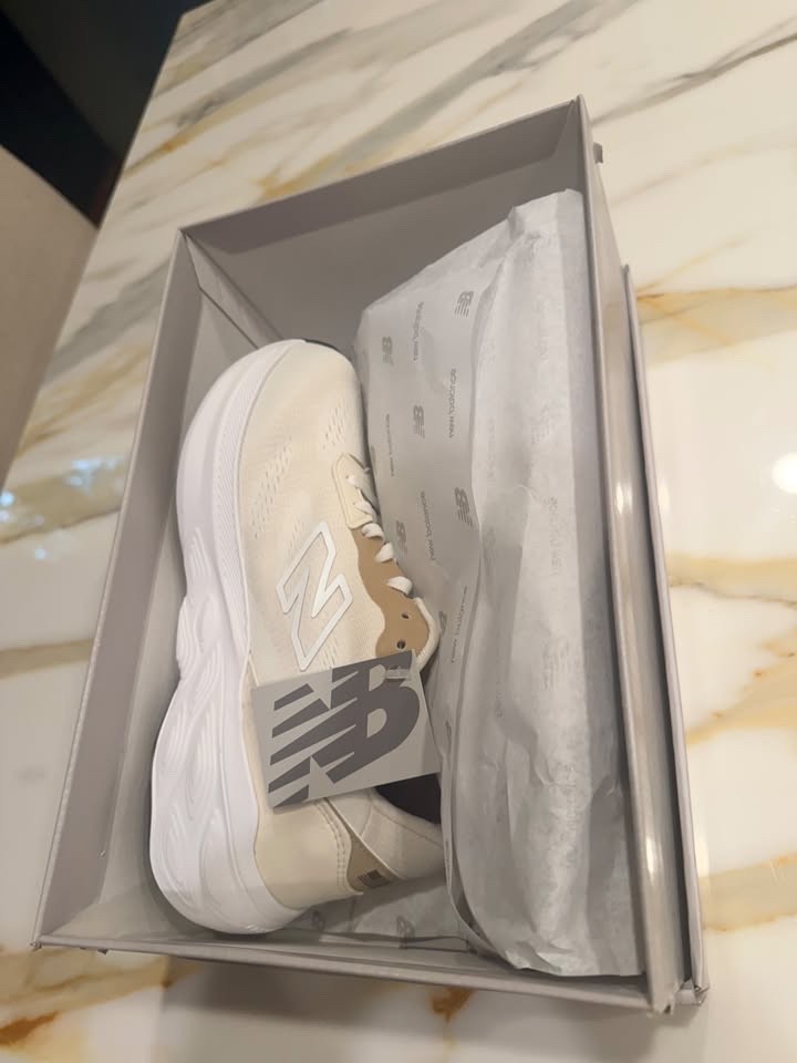New in Box New Balance Fresh Foam 1240v1 size 7.5 B Sea Salt/Linen/Linen