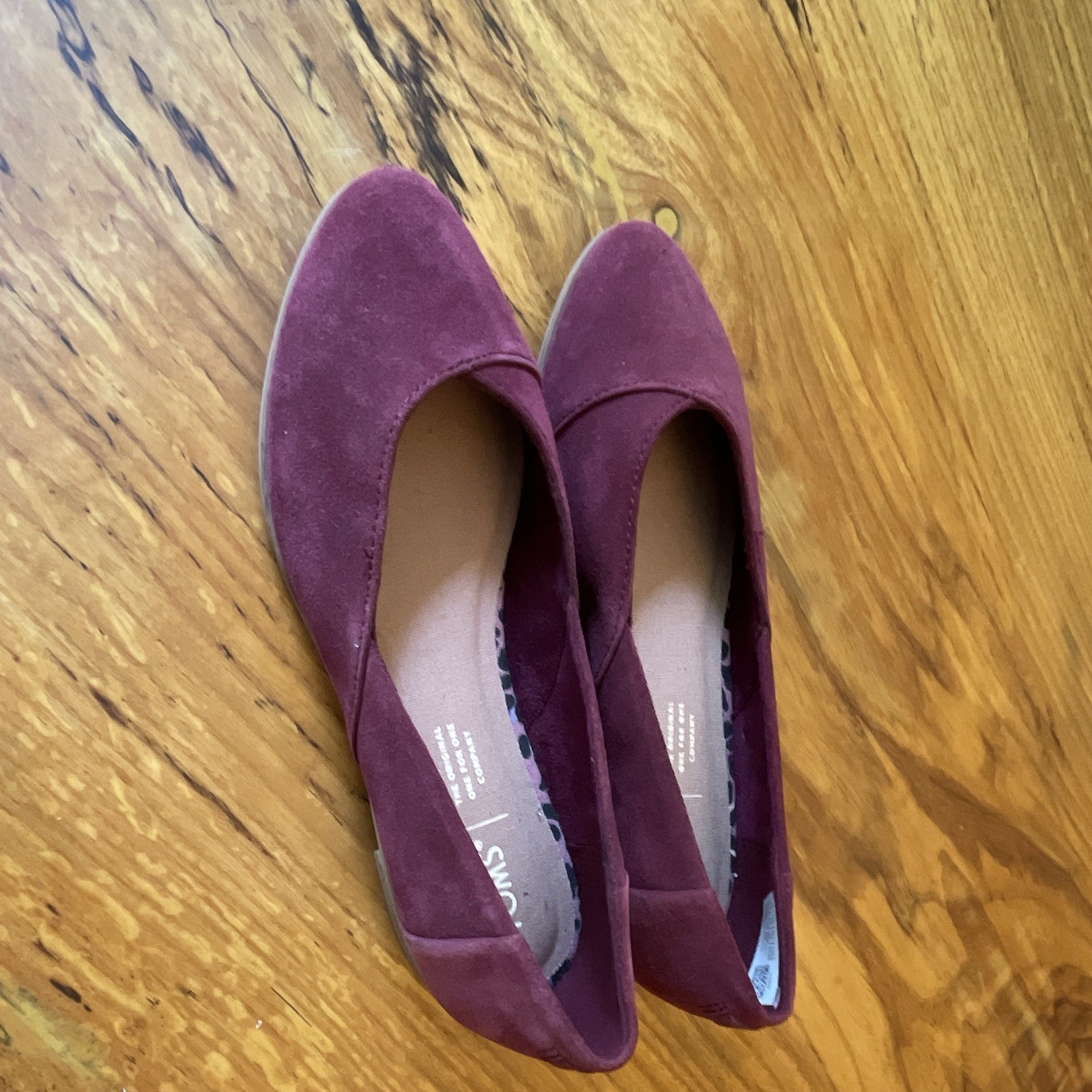 TOMS Women’s Purple Suede Slip-On Flats Round Toe Solid US Size 5.5