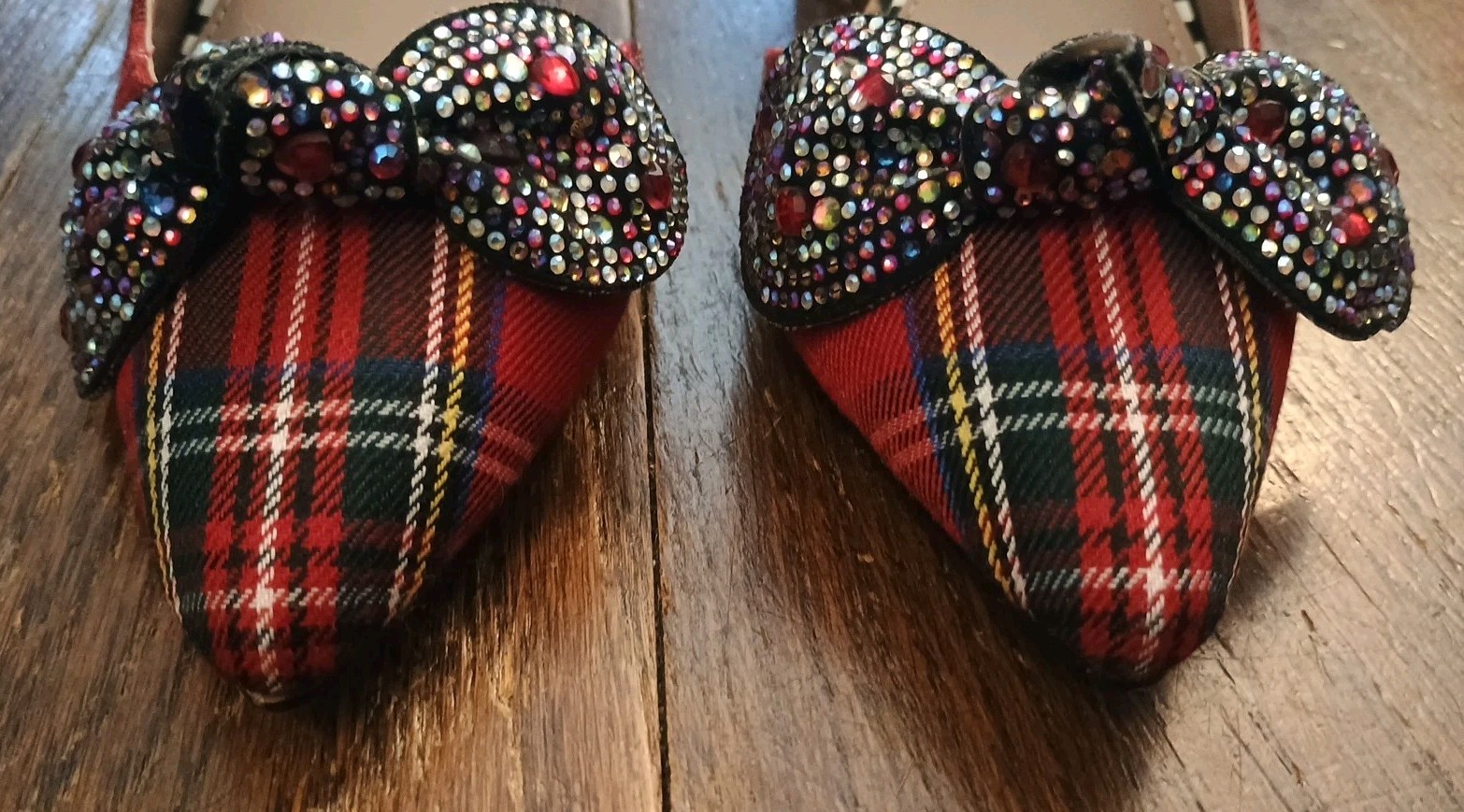 Betsey Johnson Hollie Pumps Red Plaid Rhinestone Bow Heart Shaped 2.5″ Heels 8.5