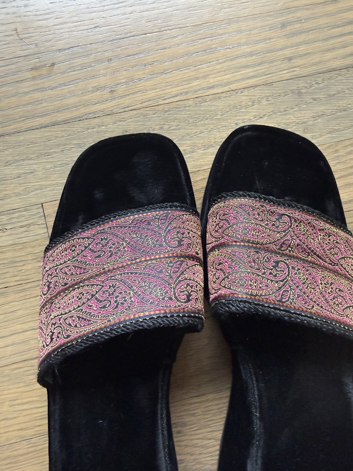 Stuart Weitzman Black Red Paisley Velvet Textile Upper Slides Sandals sz 10