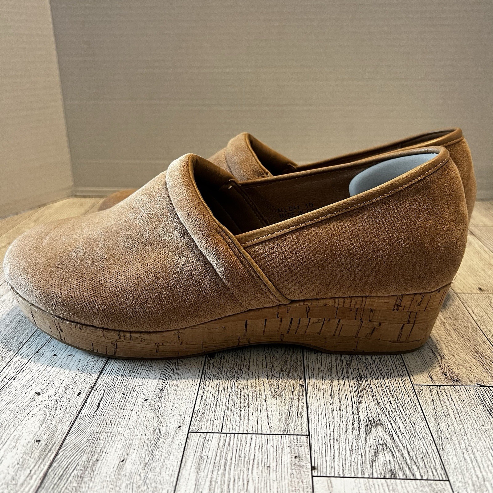 Corkys Footwear Women’s All Day Velvet Shoes Camel Cork Platform Size 10M