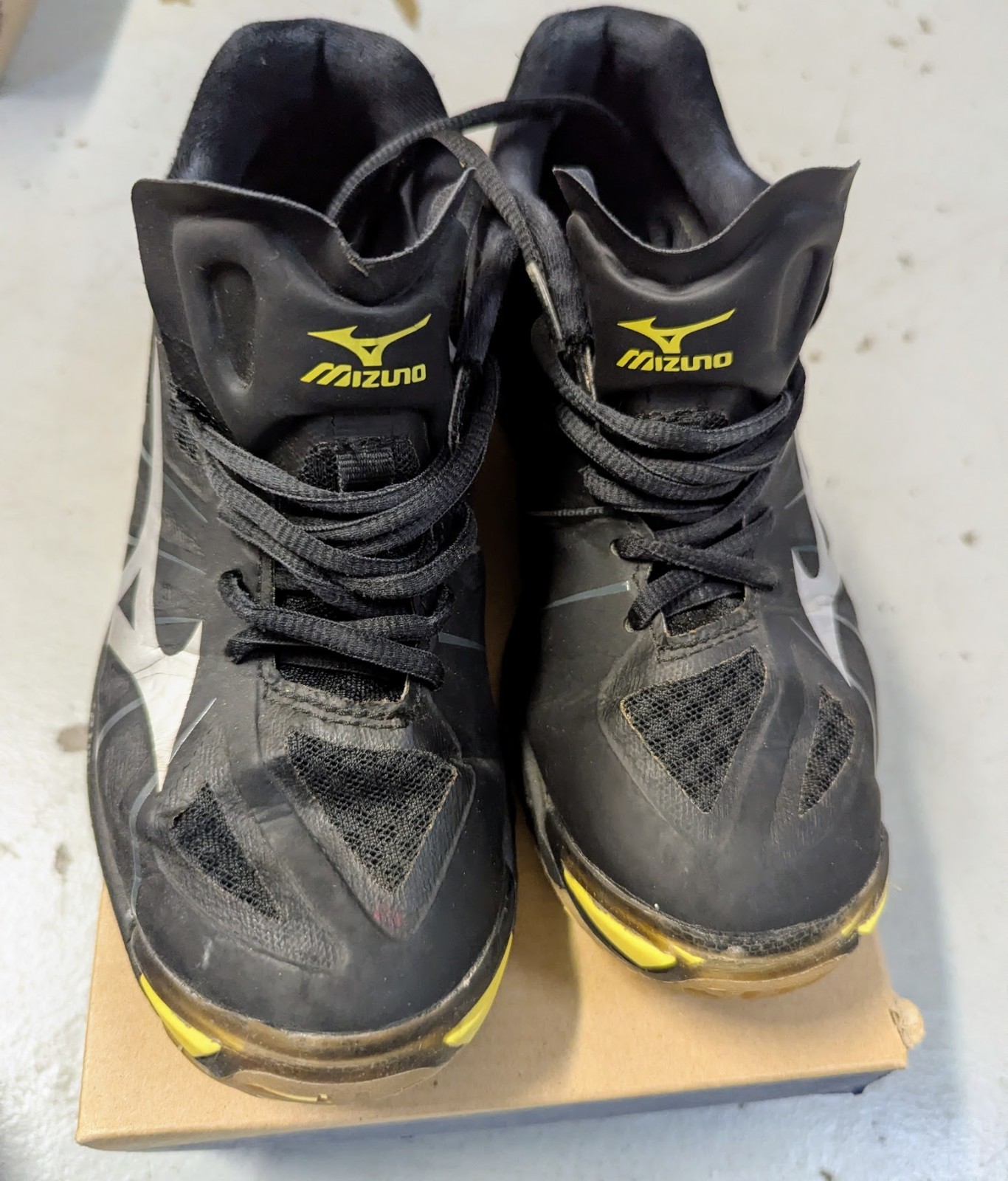Mizuno Wave Lightning Z Black Silver Yellow Womens Traction Volleyball Shoes 6.5