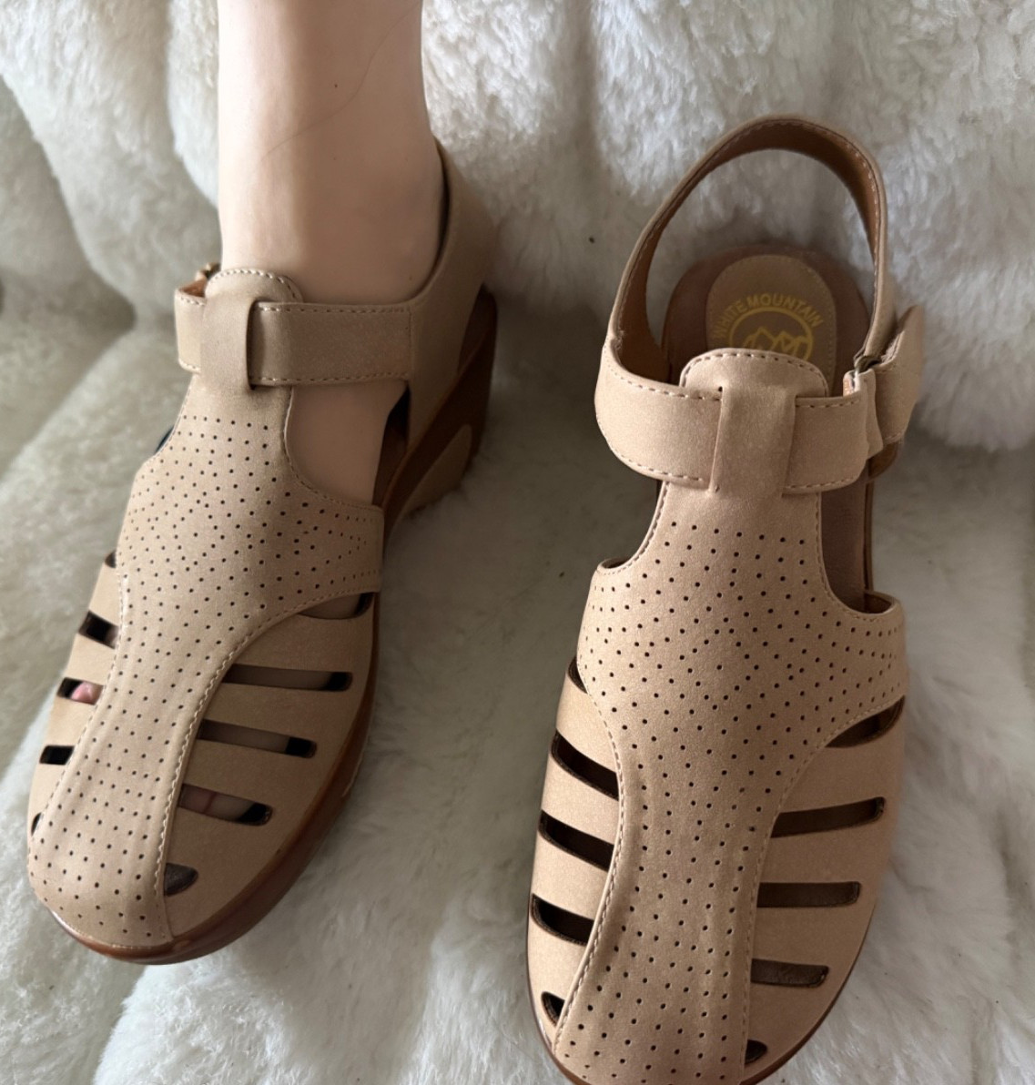 NWT WHITE MOUNTAIN SIZE 8W BeigeAnkle Strap Faux Suede Cut Out Stitch Block Heel