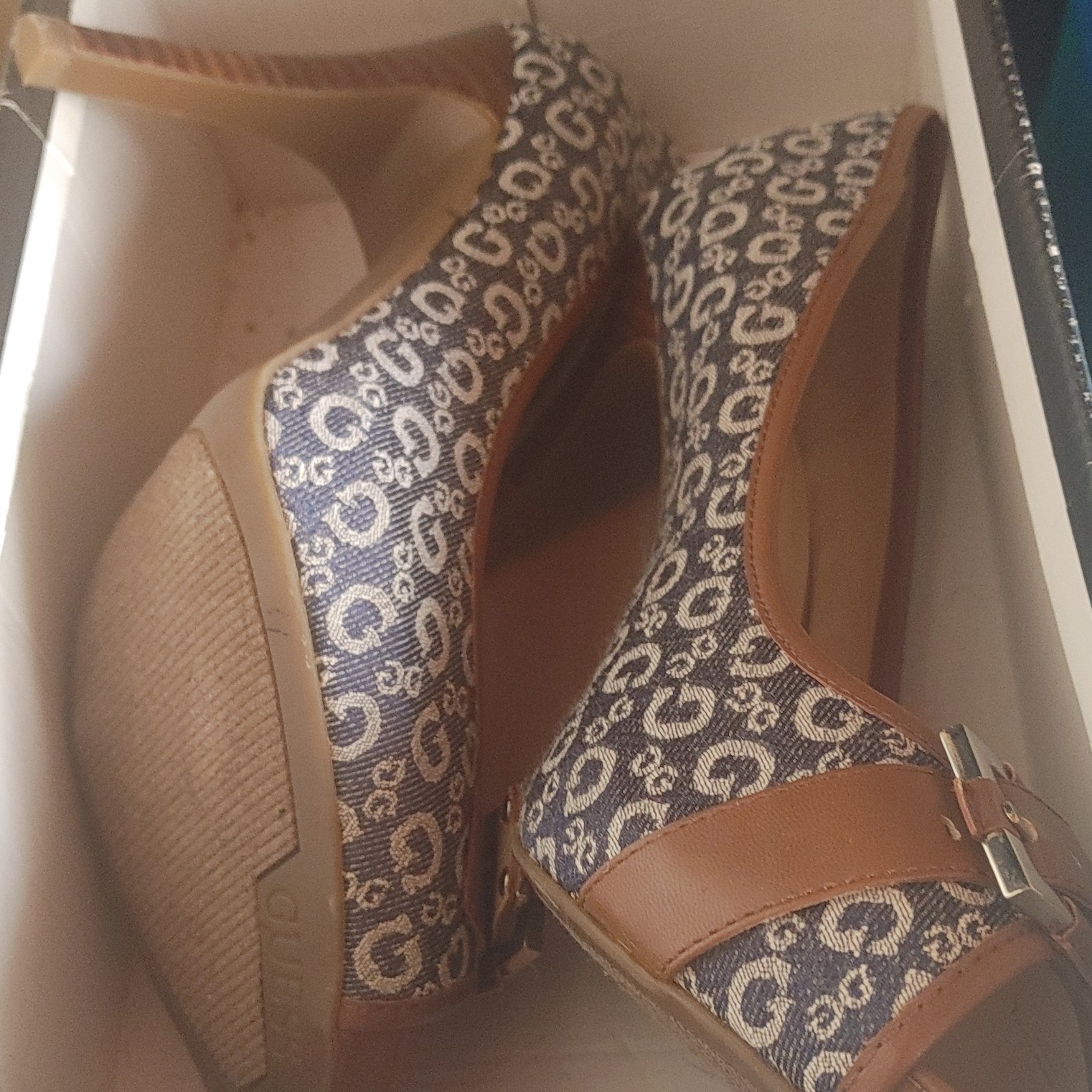 GUESS Women’s Pump Heels Blue/Brown Logo Print Buckle Closed Toe Stiletto