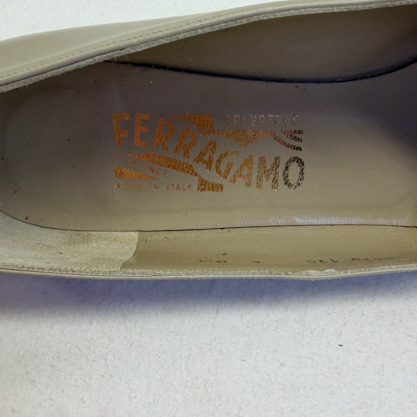 Vintage Salvatore Ferragamo Heels Womens 8 B Beige Snakeskin Cap Toe Pumps Chic