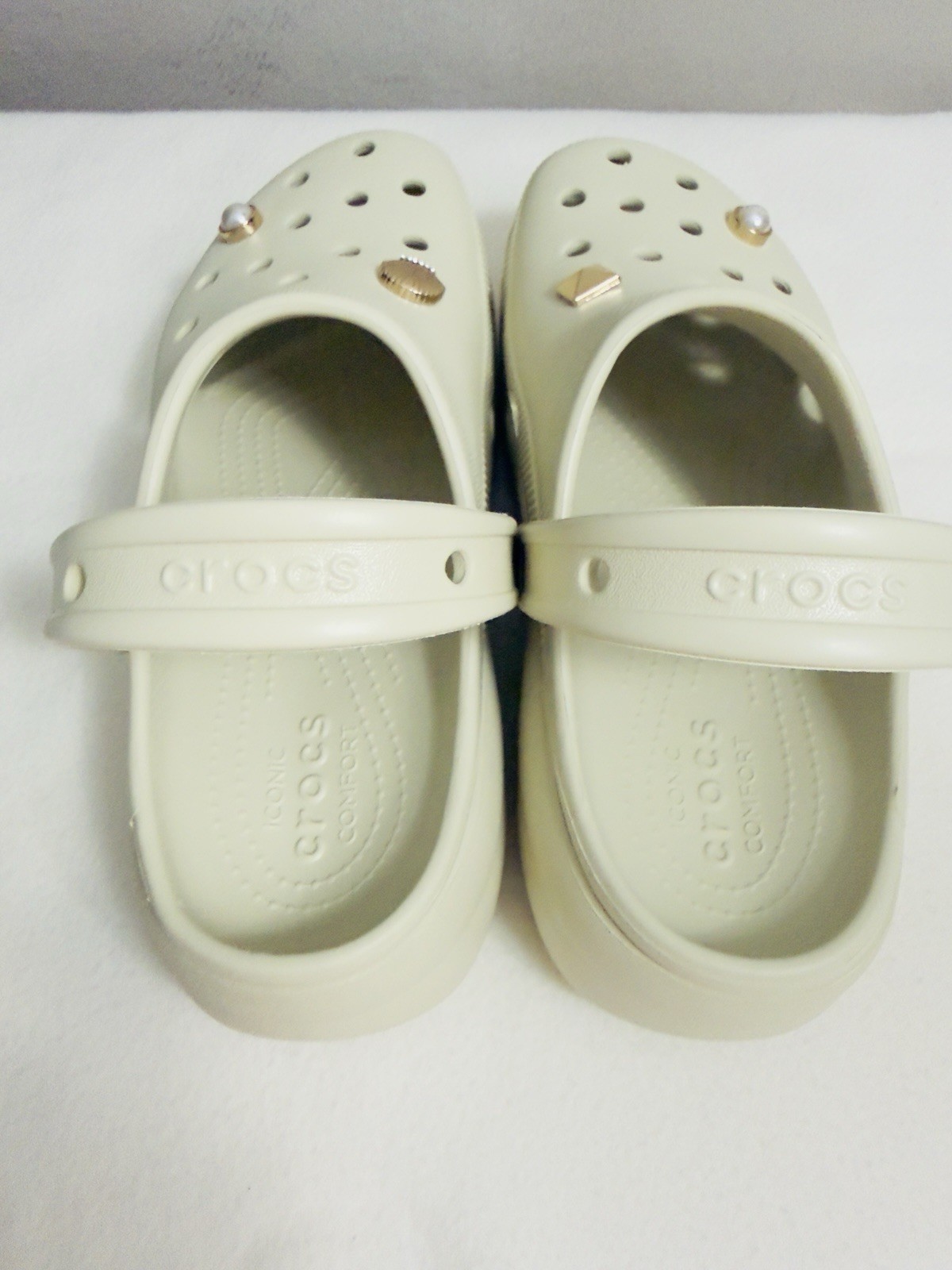 Crocs Classic Platform Clogs Bone Beige Gold Pearl Charms Women’s Size 10 NWOT