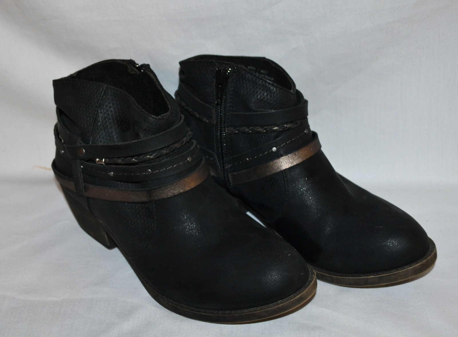Women’s Faux Leather Ankle Boots ~ Black w/Strap Design ~ Zipper ~ VGC