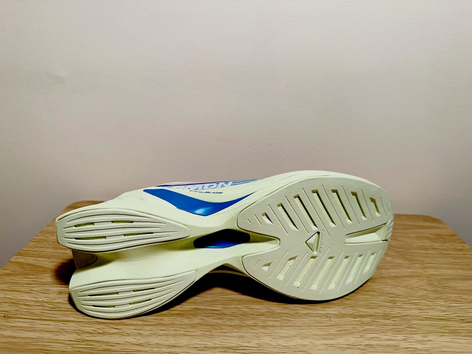Salomon Spectacular 2 athletic shoes violet tulle sharp green NWOB size 6