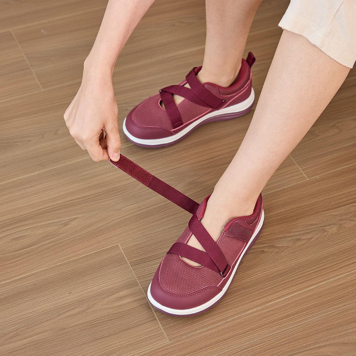 FitVille Womens Wide Diabetic Orthopedic Shoes Adjustable Straps Causal Shoes