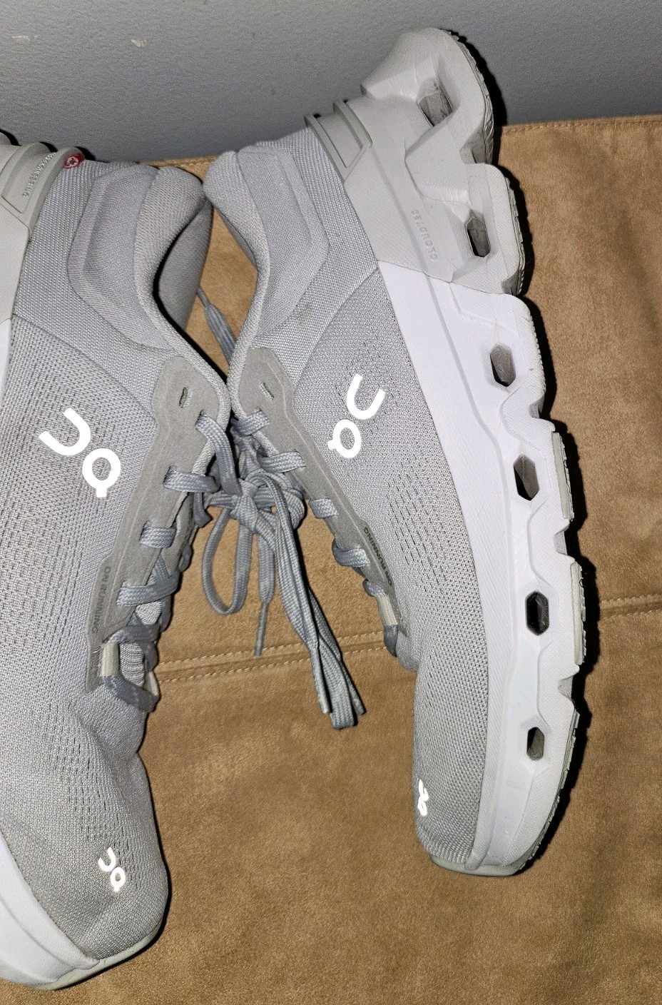 ON Cloud Cloudflyer 5 Glacier/Wolf Shoes Sneakers Size 8 Women White Gray