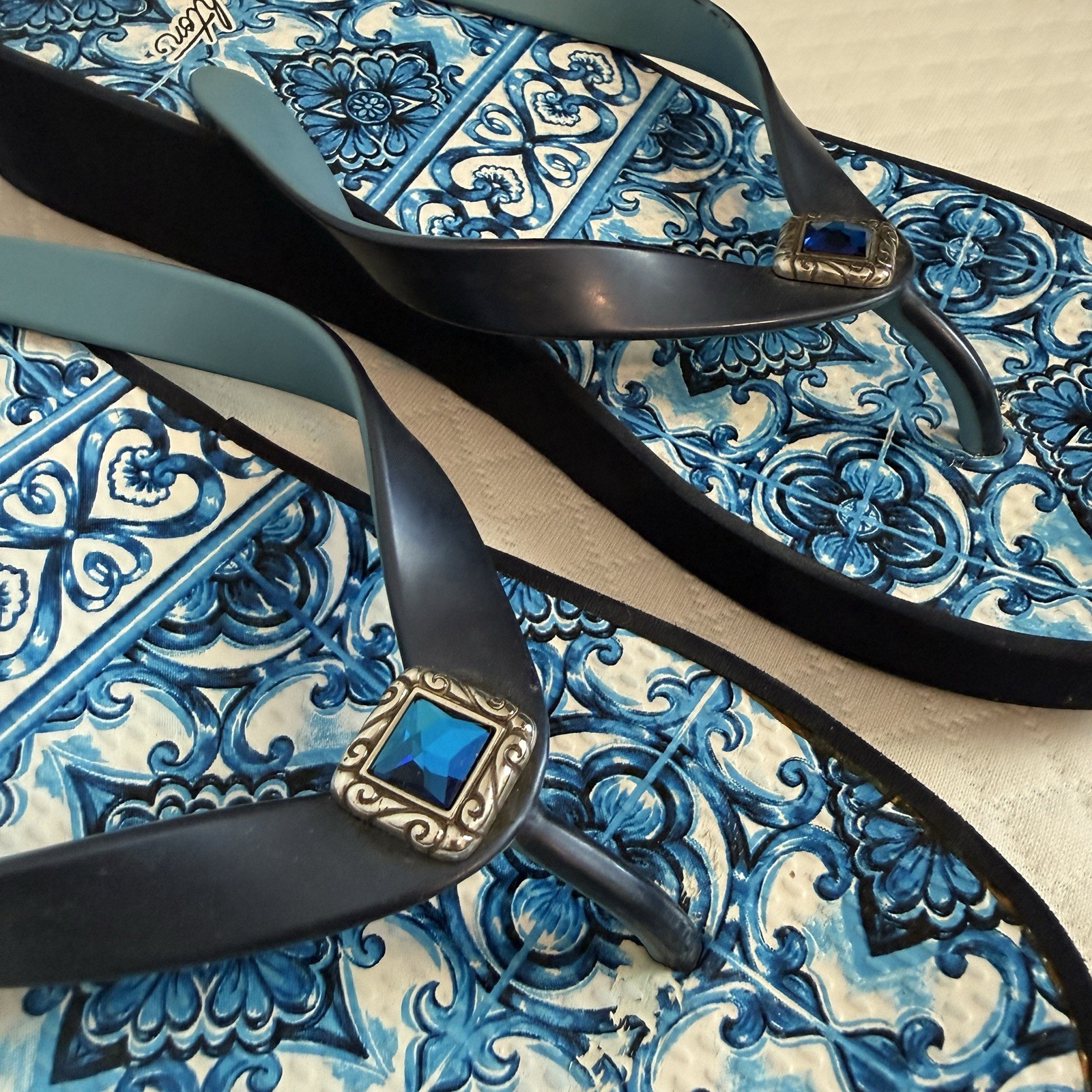 Brighton Platform Thong Flip Flops 10 Blue White Tile Print Sandals Jewel Luxury