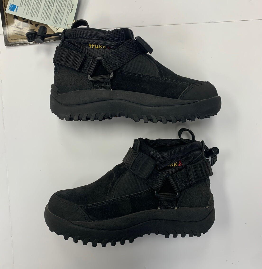 Trukke Black Aleutian Low Cut Boots Size 6 1/2 in