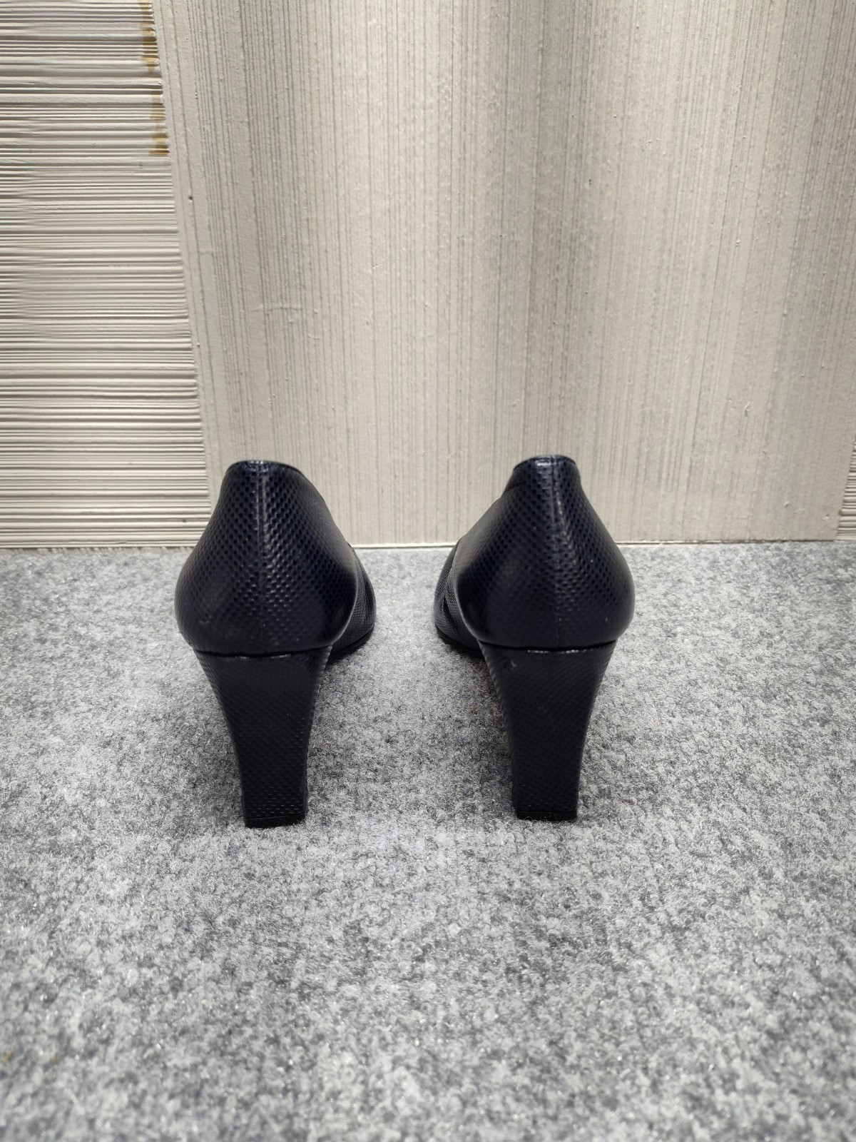 Stuart Weitzman Women Pump Shoe 8B Black Leather Slip On Formal Business Office