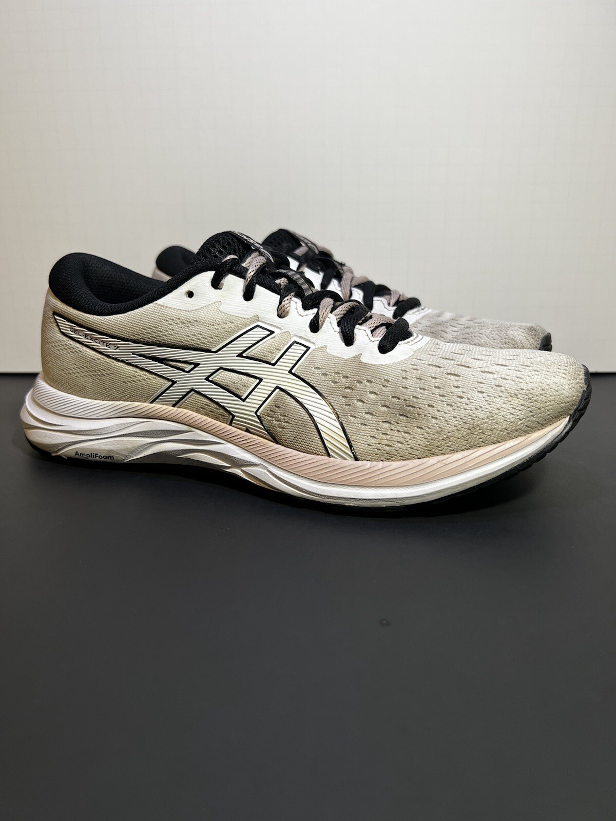 ASICS Gel Excite 7 Women’s White Athletic Shoes / Size 9