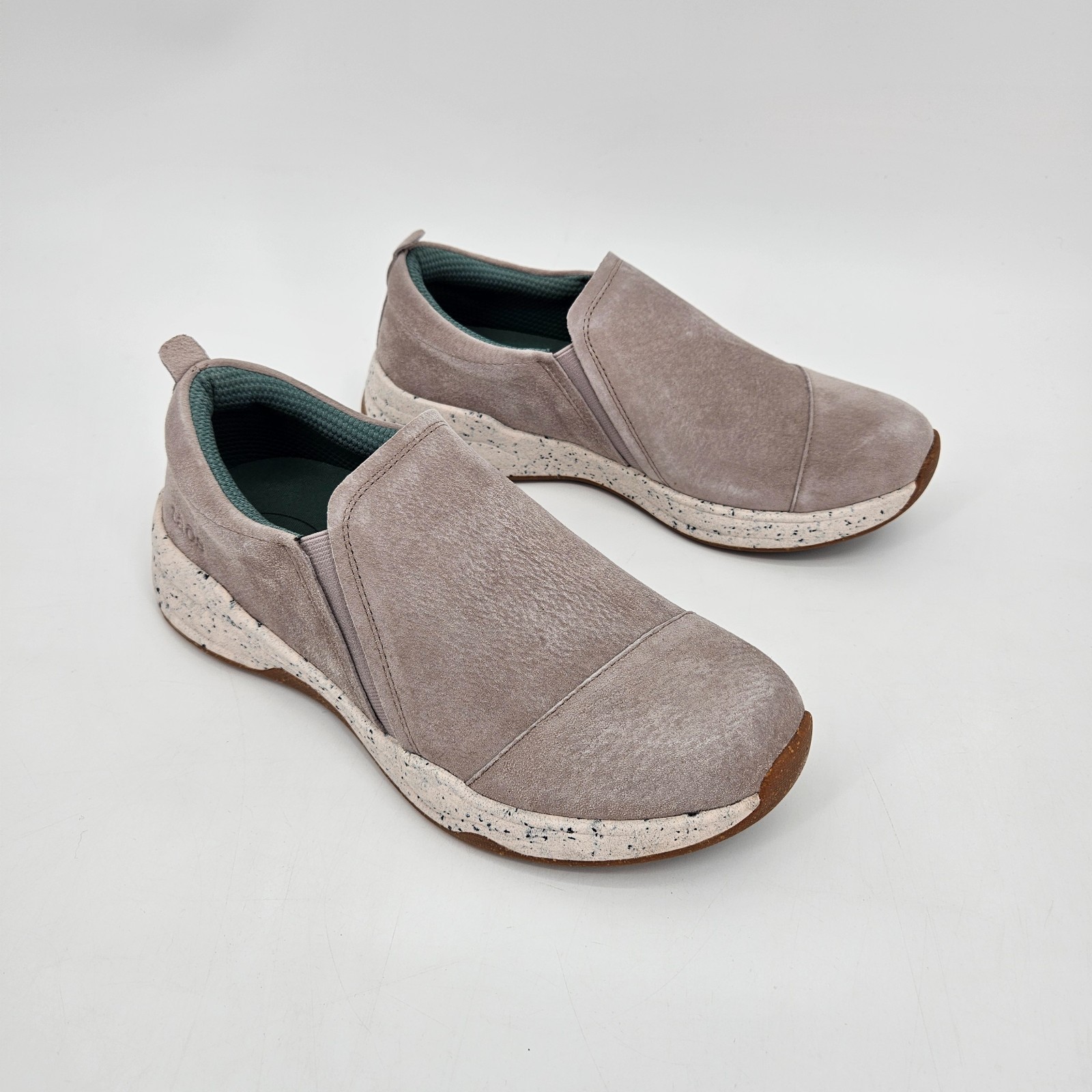 Taos Footwear Women’s Super Step In Shoes Women’s Size 8.5 Cement Nubuck NEW NIB