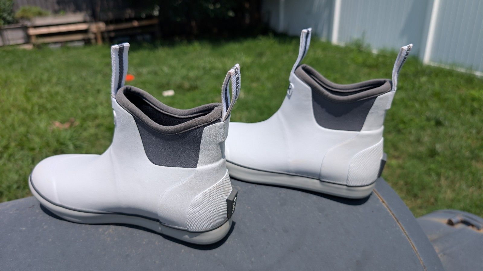 Excellent Huk Rogue Wave Women’s Deck Boots, White, W6