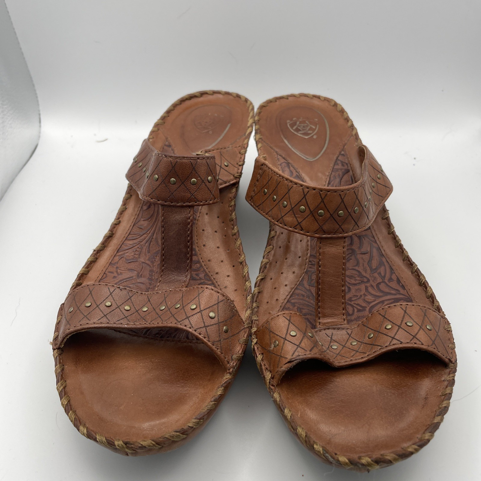 Women’s Ariat tool worked Leather Sandles 8.5 Western style