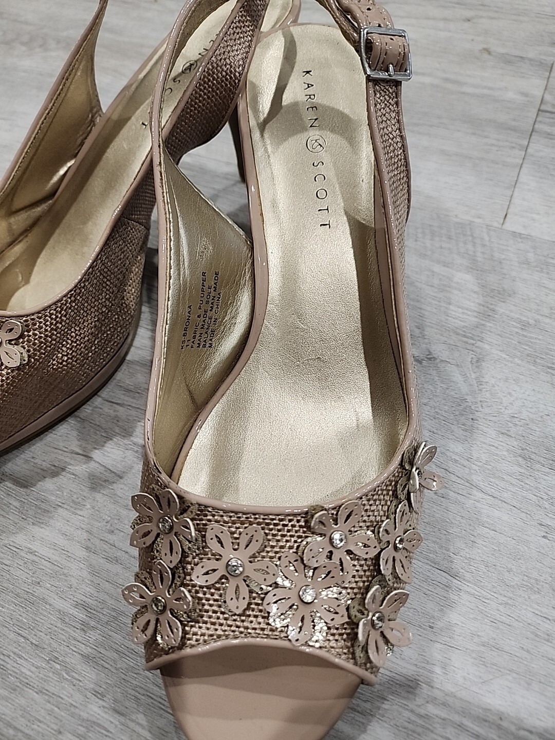 Karen Scott Nude Slingback Pumps Peep Toe Size 11 Flower Rhinestone