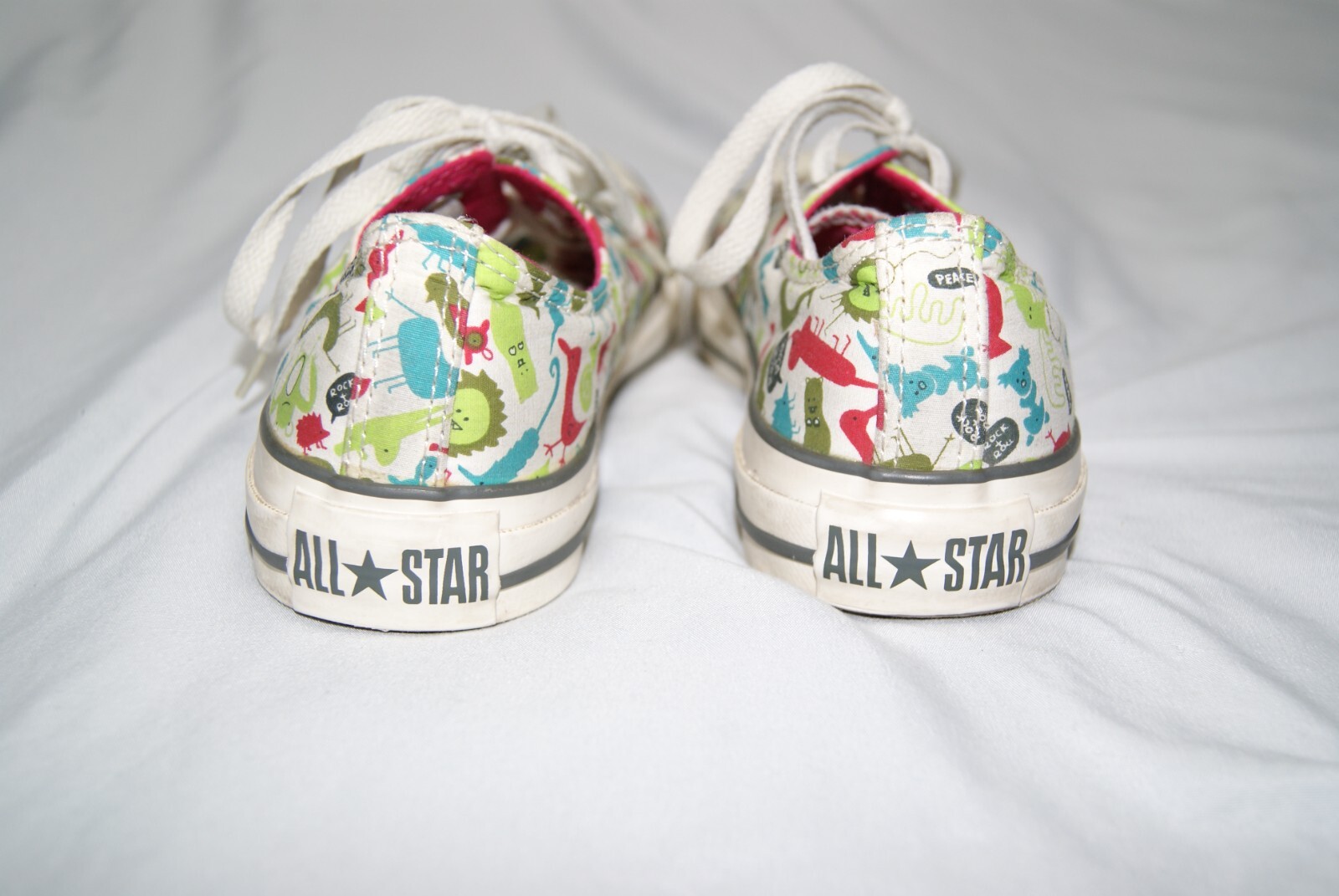converse all star shoes women 6 canvas white w/ multicolor kids cartoon graphics