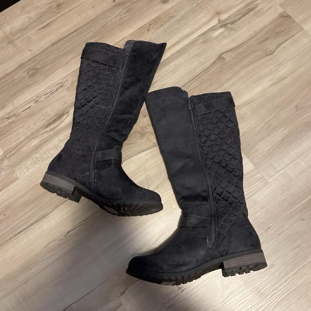 Women’s Black Knee-High Riding Boots Quilted Side Zip Buckle Lug Sole Size 10