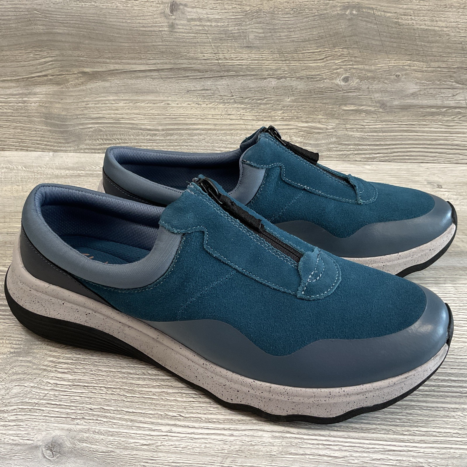 Clarks Jaunt Way Casual Slip-on Sneaker Shoes Blue Suede Women’s Size 11 M NEW