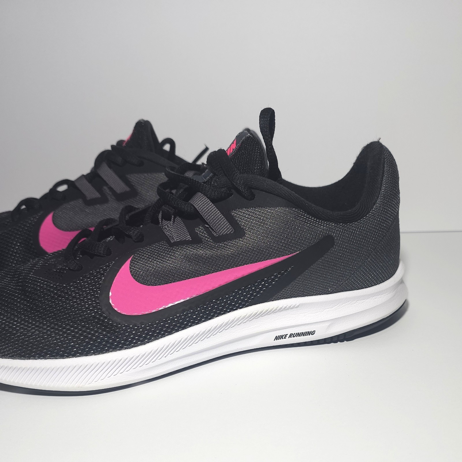 Women’s Nike Downshifter Black Pink Running Shoes Sz 11