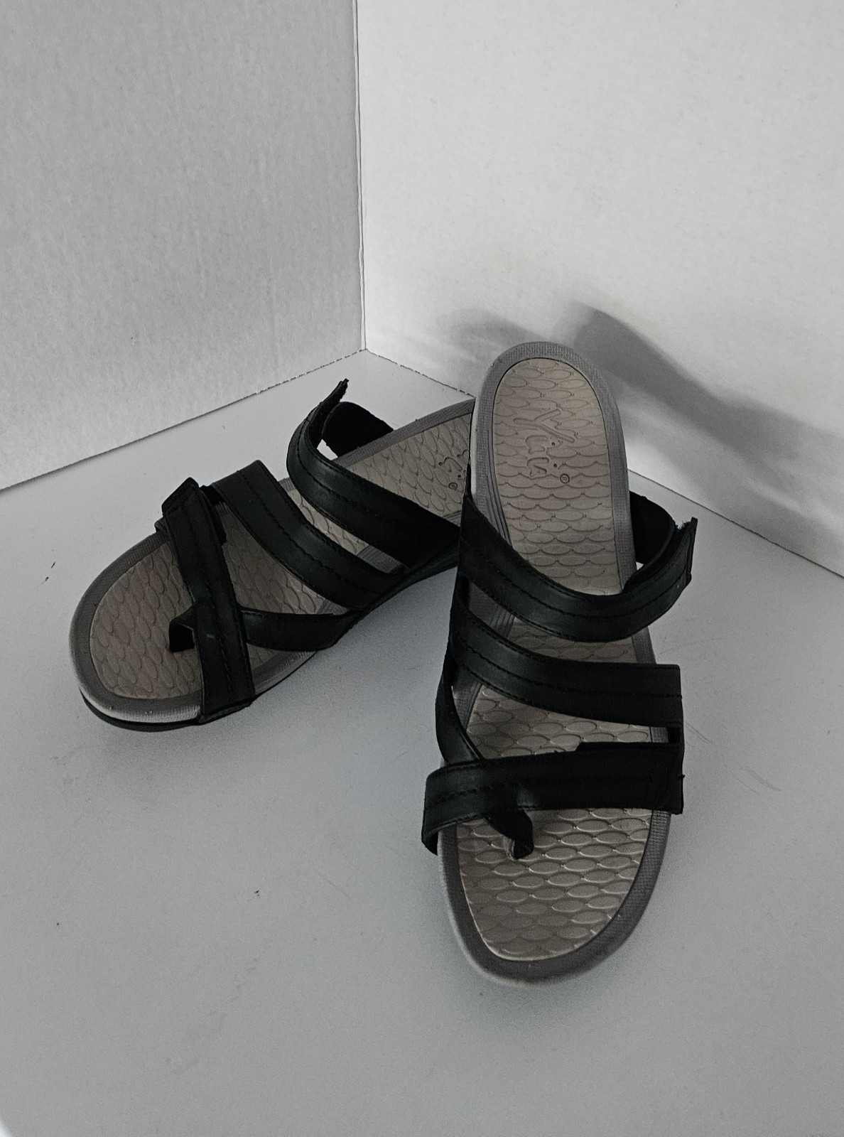 Yuu Sandals Slip On Black Synthetic Arch Support Women’s Size 7 Pre-owned