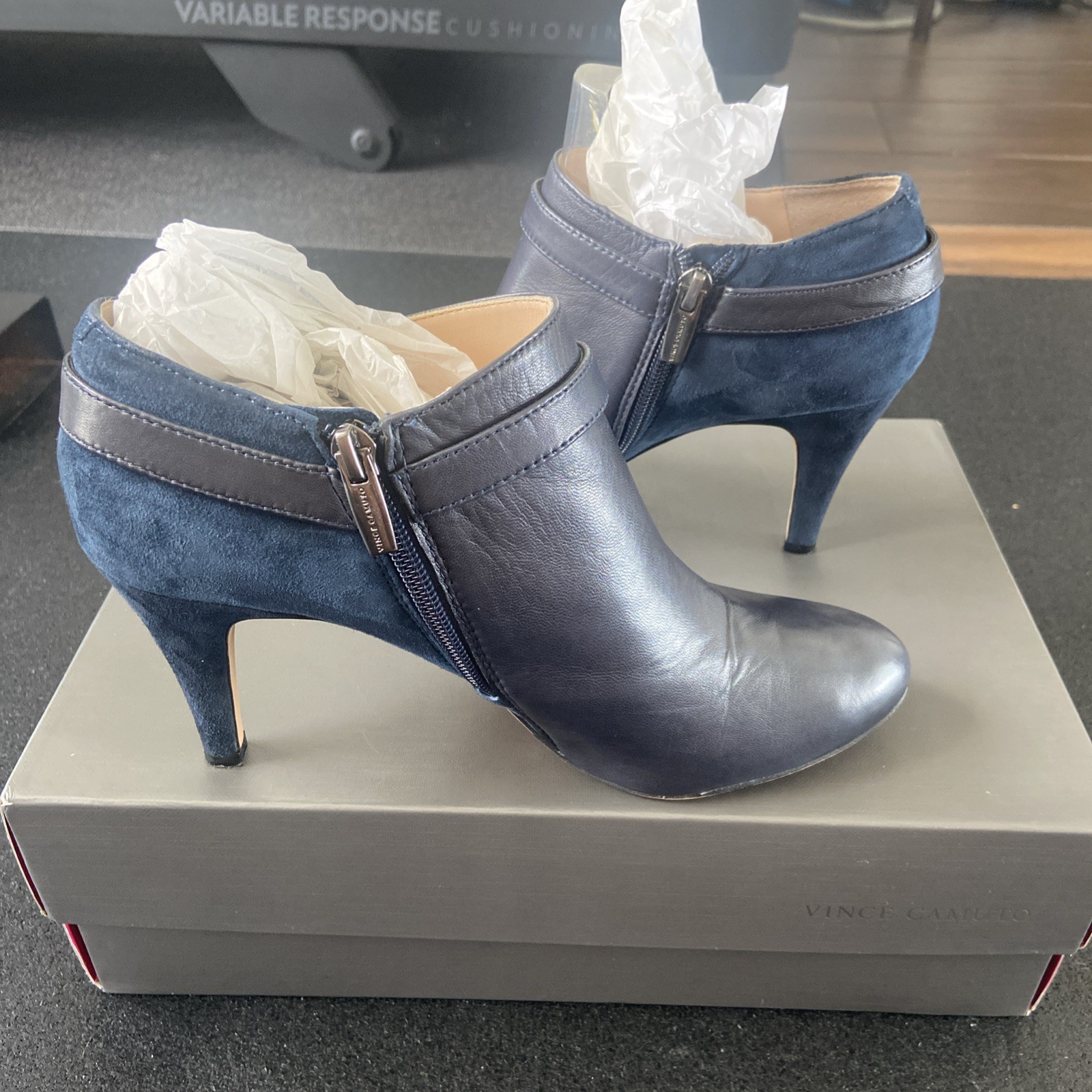 Vince Camuto VC-Nanny Ankle Booties Dark Navy Suede Leather Women’s Size 8M