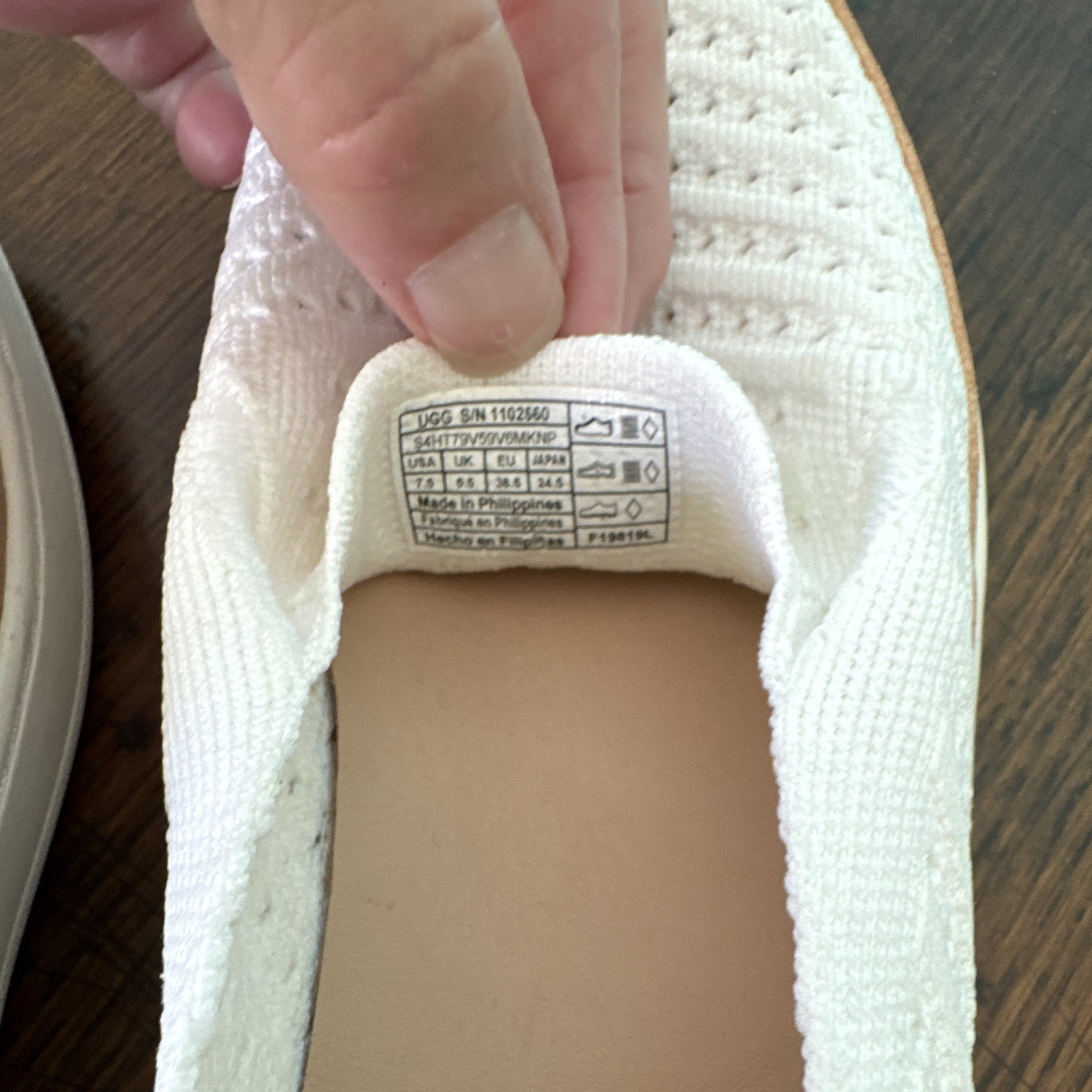 UGG Women’s Sammy 1102560 Chevron Knit Slip-On Sneakers US 7.5 EU 38.5