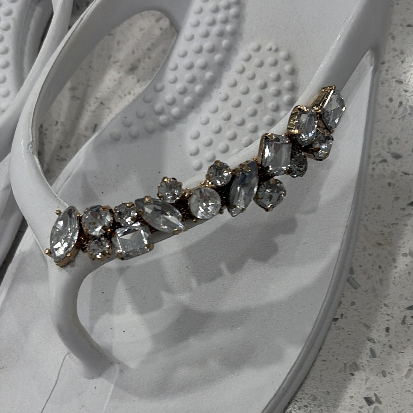 Oka-B White Synthetic Thong Sandals Rhinestone Strap Comfort Women 10