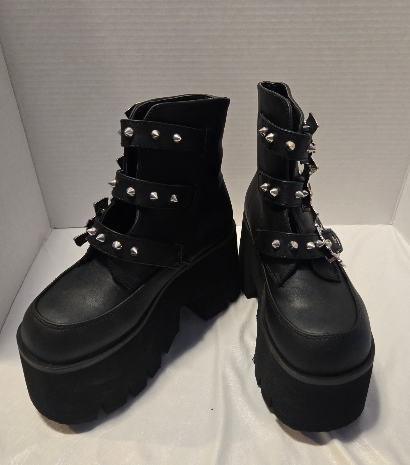 DEMONIA Womens ASH55/BVL Chunky Vegan Black Bat Buckles Platform Ankle Boot Sz 6
