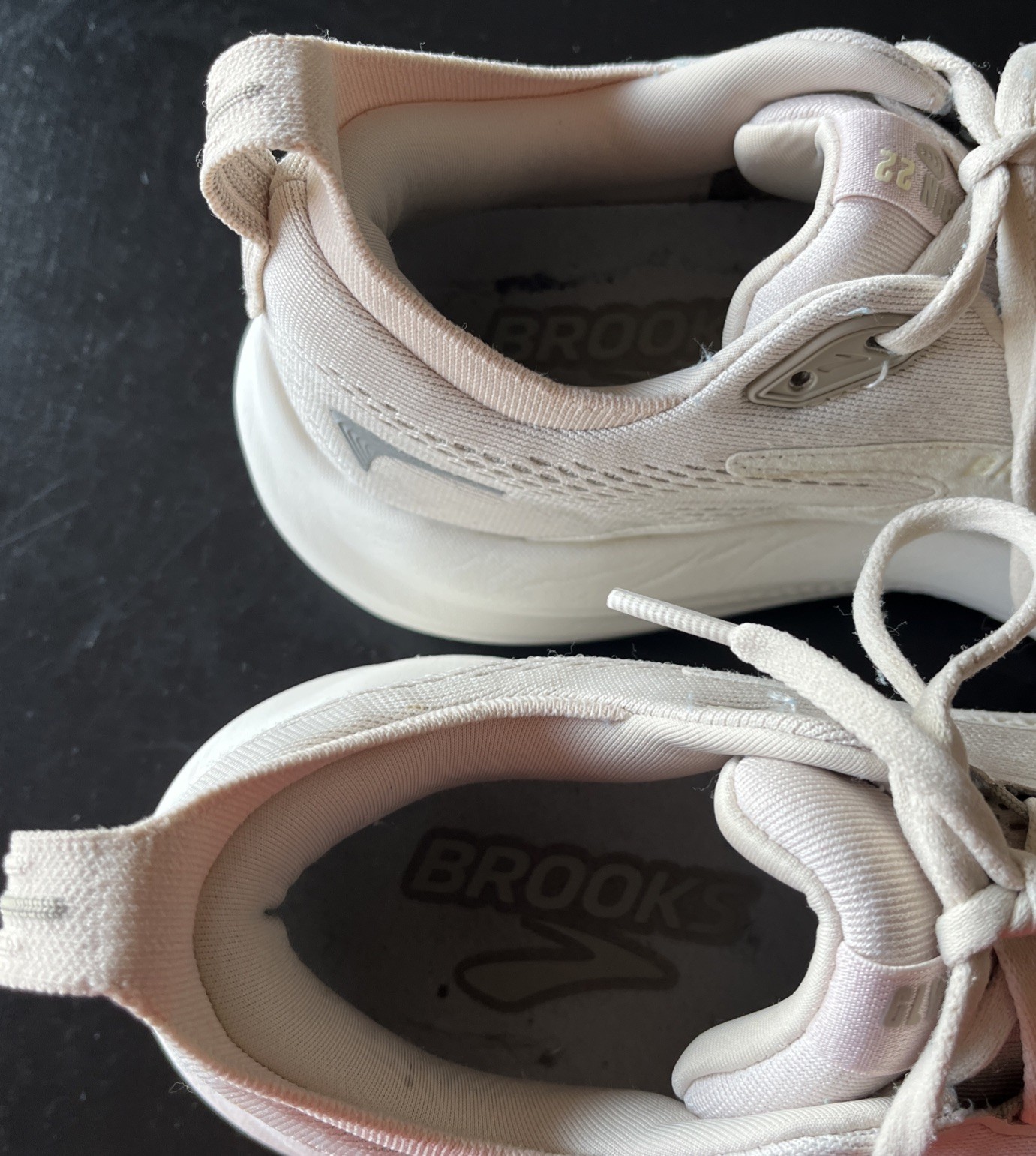 Brooks Glycerin 22 Beige Running Shoes Sneaker Womens Size 9 1204341B263