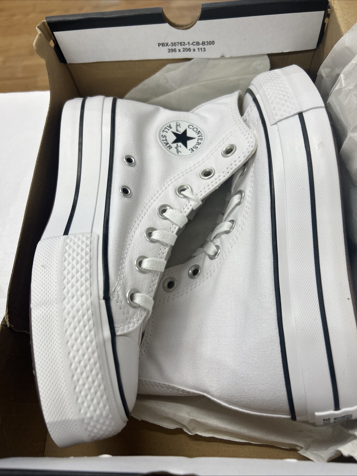 New Converse Chuck Taylor All Star Lift Hi Canvas Shoes (560846C) – White Size 6