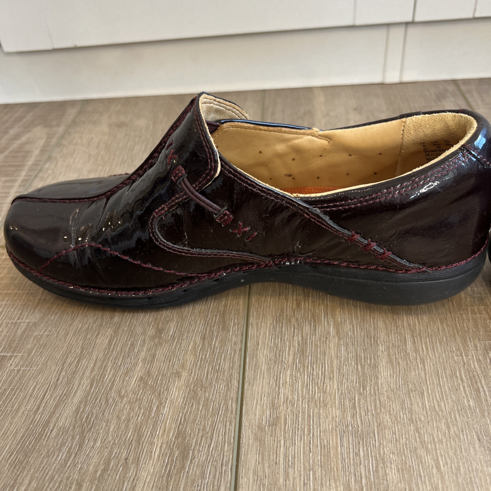 Clarks Shoes Patent Leather Artisan Unstructured Burgundy slip on Size 8.5M