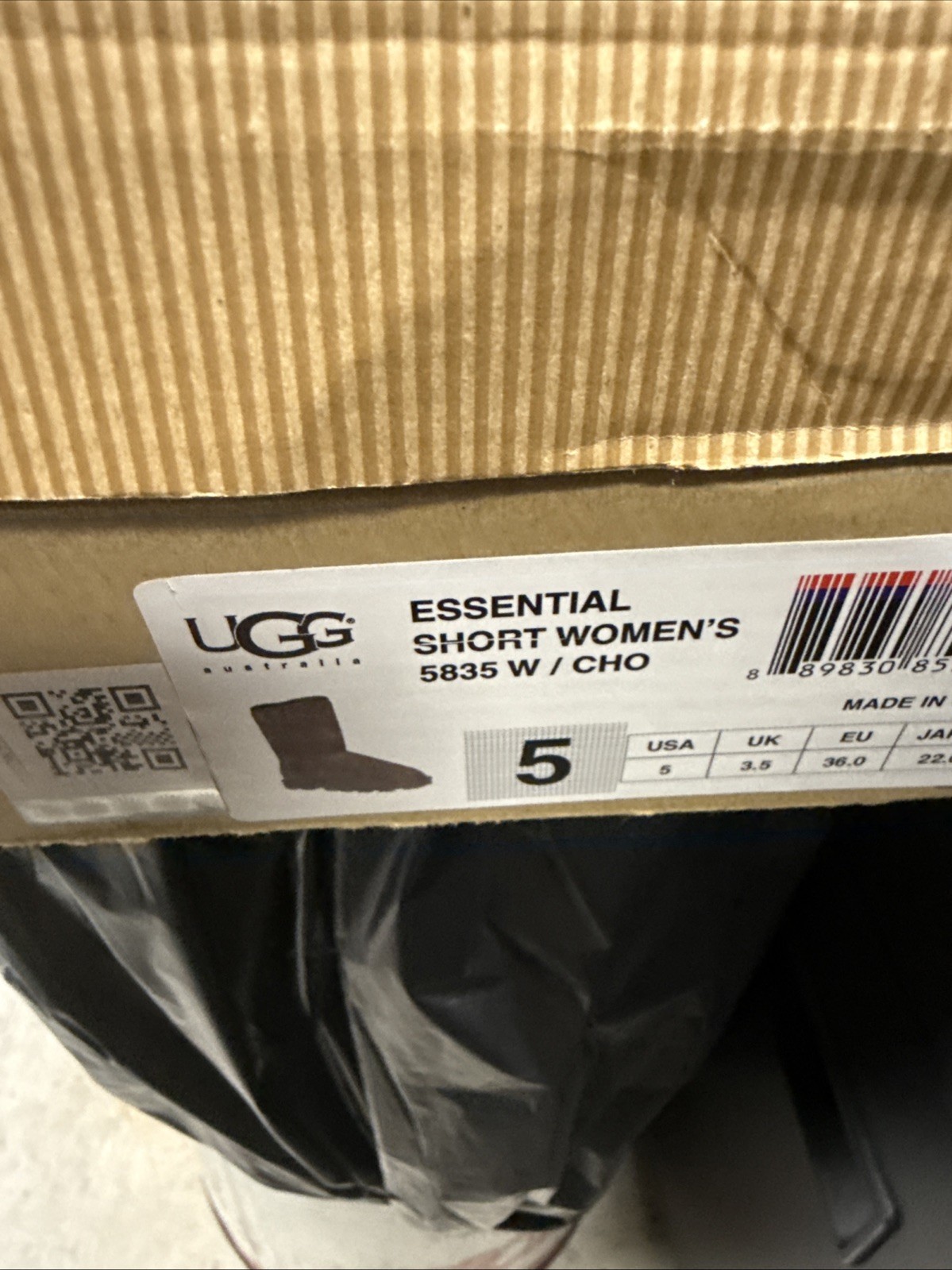 UGG essential short woman’s 5835 dark brown size 5