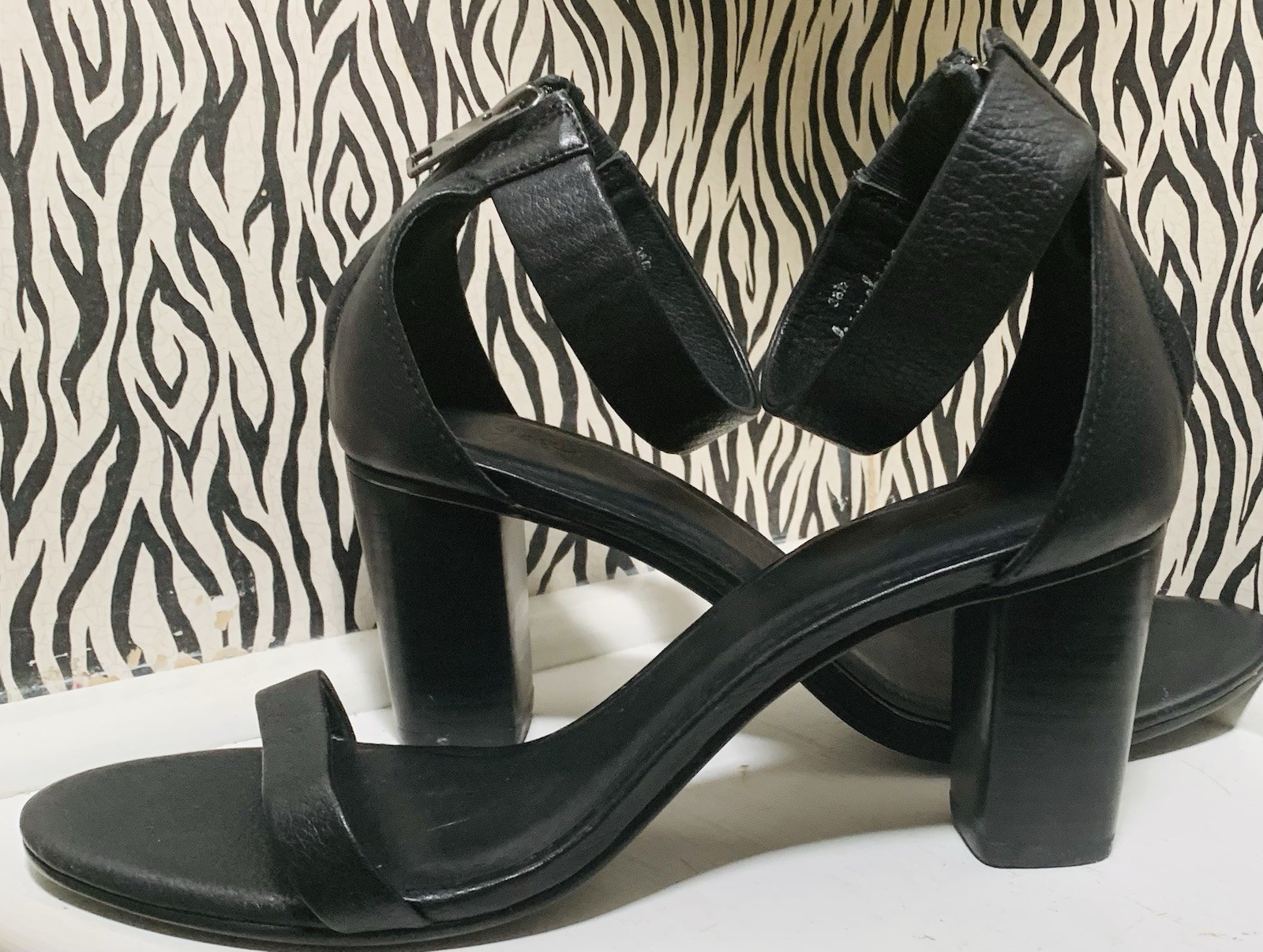 Joie “LOUEZE”~Open Toe~ 1” Ankle Strap~3” Heels ~ Zip Up Back~ Sz 38.5 (8B)