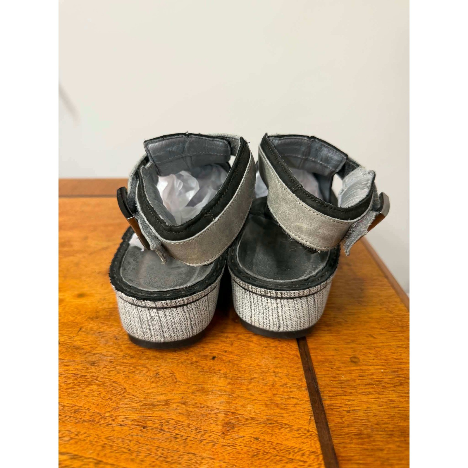 Naot Women Black Silver Leather Platform Buckle Ankle Strap Sandals Size 39