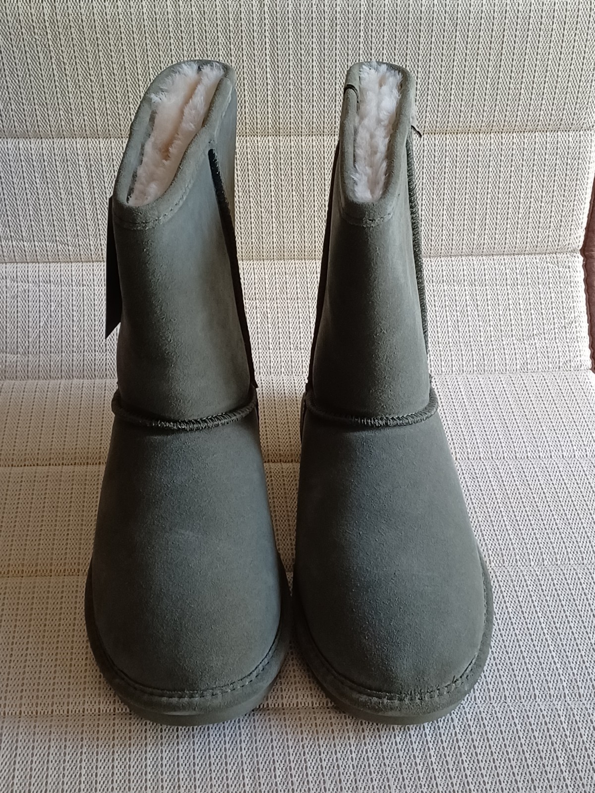 Bearpaw Emma Short Suede Sheepskin Boots – 608W Olive, Women’s US Size 9
