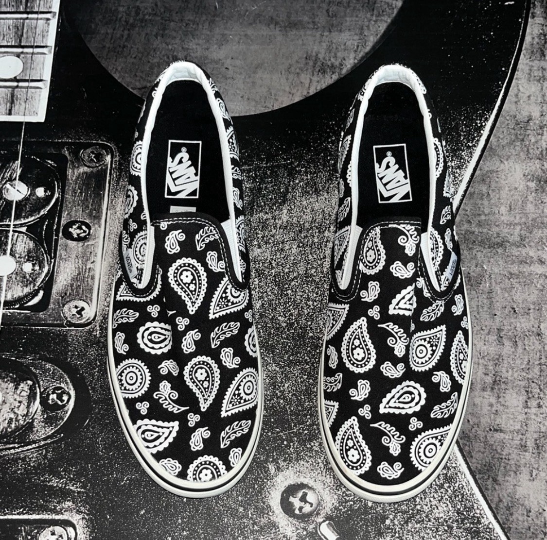 NIB Vans Classic Slip On Primavera Paisley Black White Size 12.5