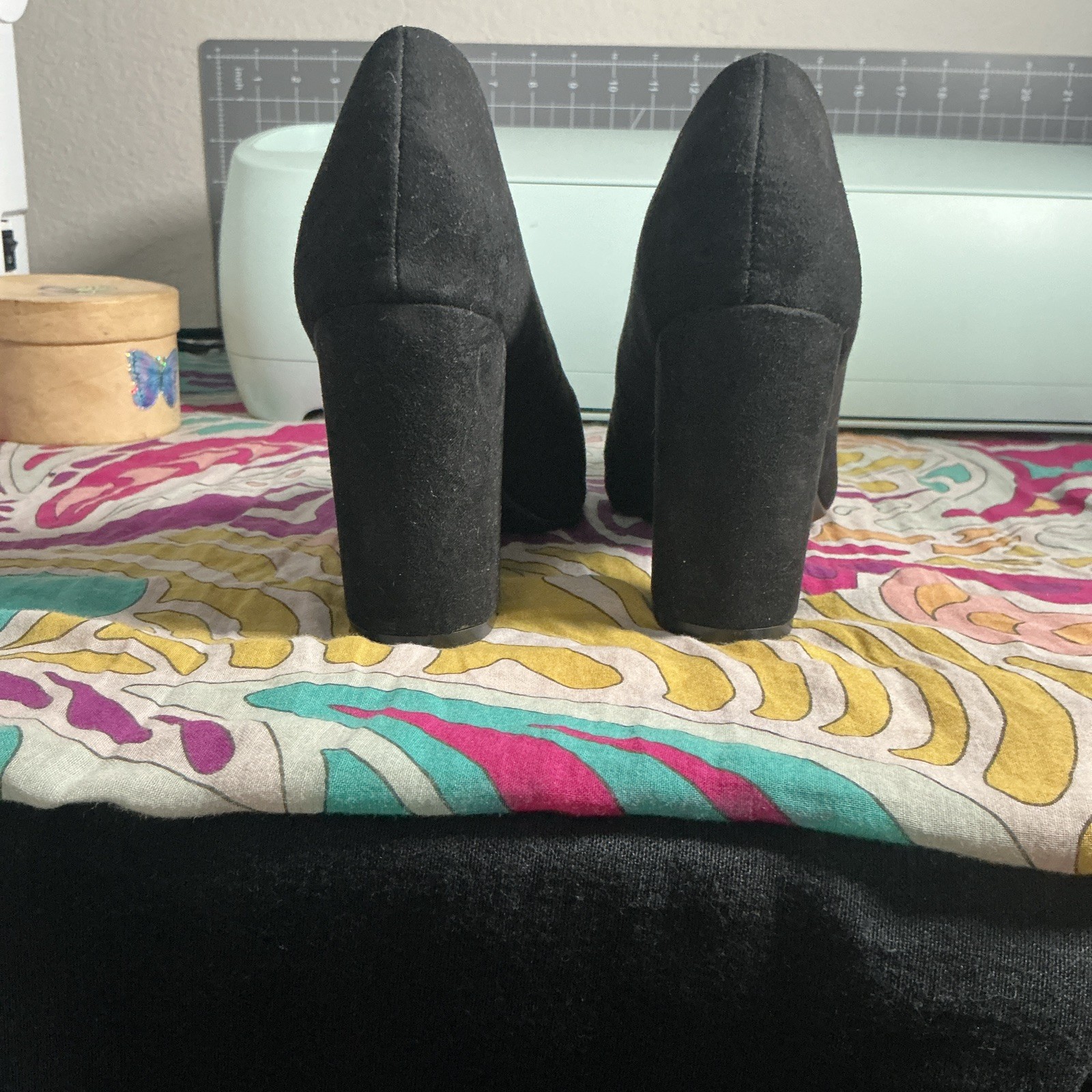 Dominique Nicole Women’s Black Suede Pointed Toe Block Heel Pumps Slip-On 9 M