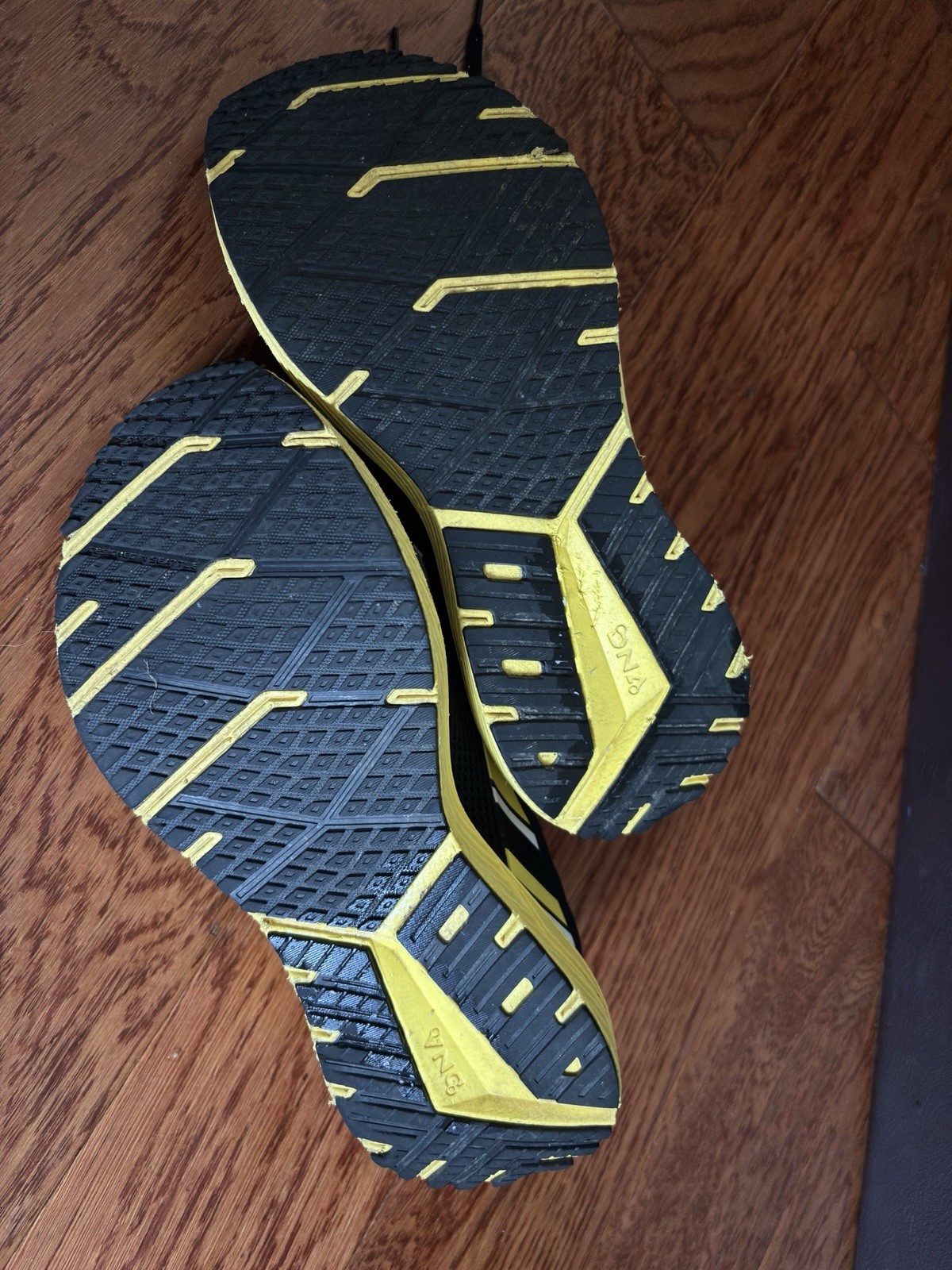 Brooks Revel 6 Women’s Size 8.5 Black Yellow Pittsburg Running Shoes