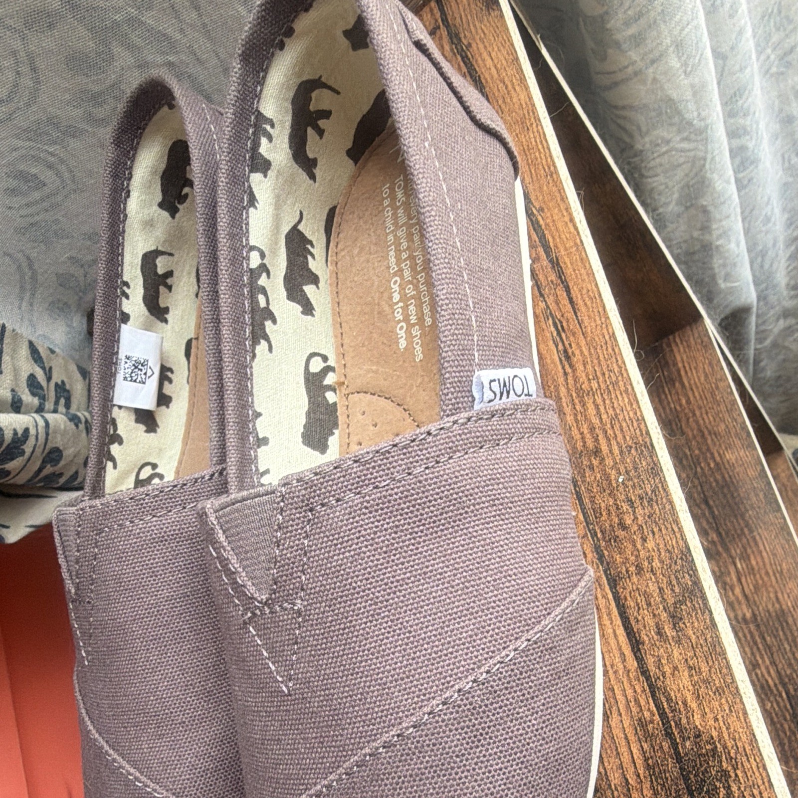 TOMS Women’s Grey/Brown Canvas Slip-On Flat Comfort Round Toe US 7