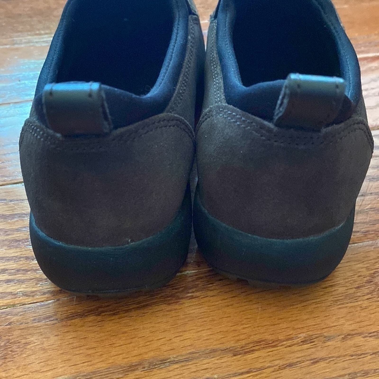 Lands End slip on women’s loafers in deep chocolate brown size 7D