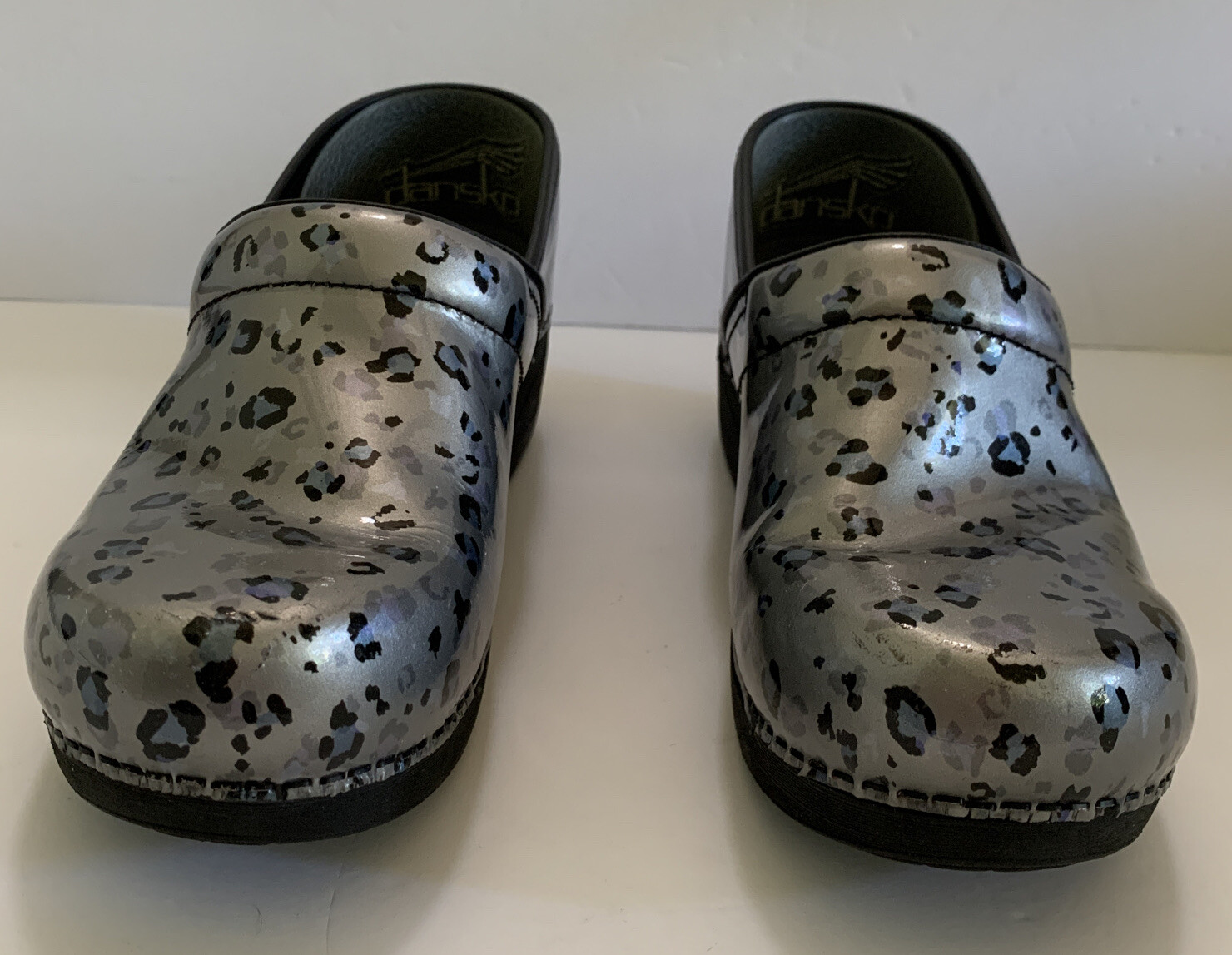Dansko XP 20 Silver Black Clogs Comfort Shoes 38 US Size 7.5 Or 8 SEE PHOTOS