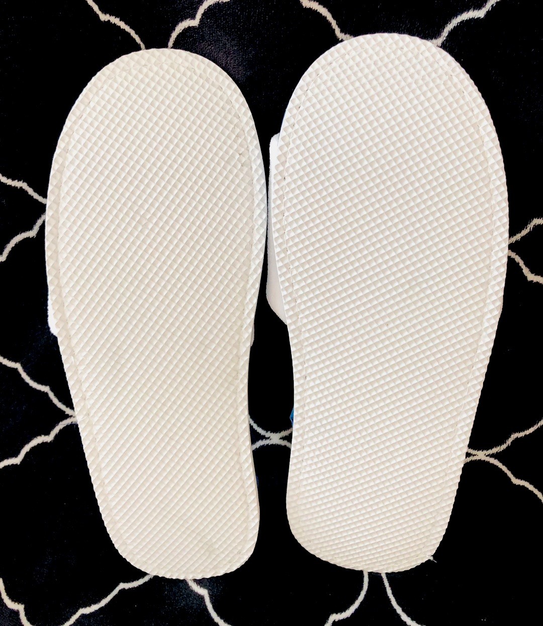 New Wingsong Hotel Unisex White Spa Bathroom Slippers Size Small 11.5×4