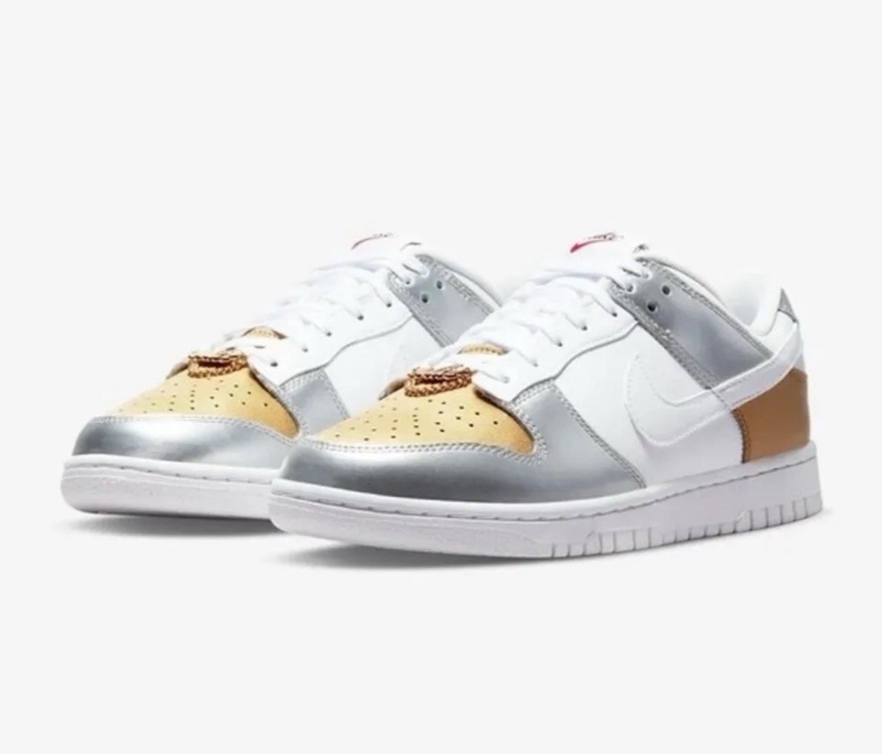 Size 11 – Nike Dunk SE Low Silver Gold Metallic W