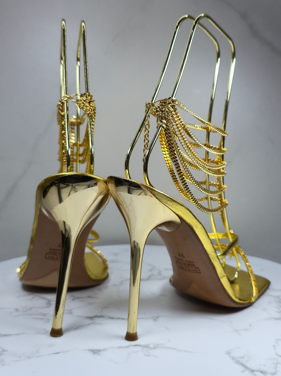 Vicini Vintage Gold Chain Strappy High Heel Sandals Size 39 Y2K Metallic Design