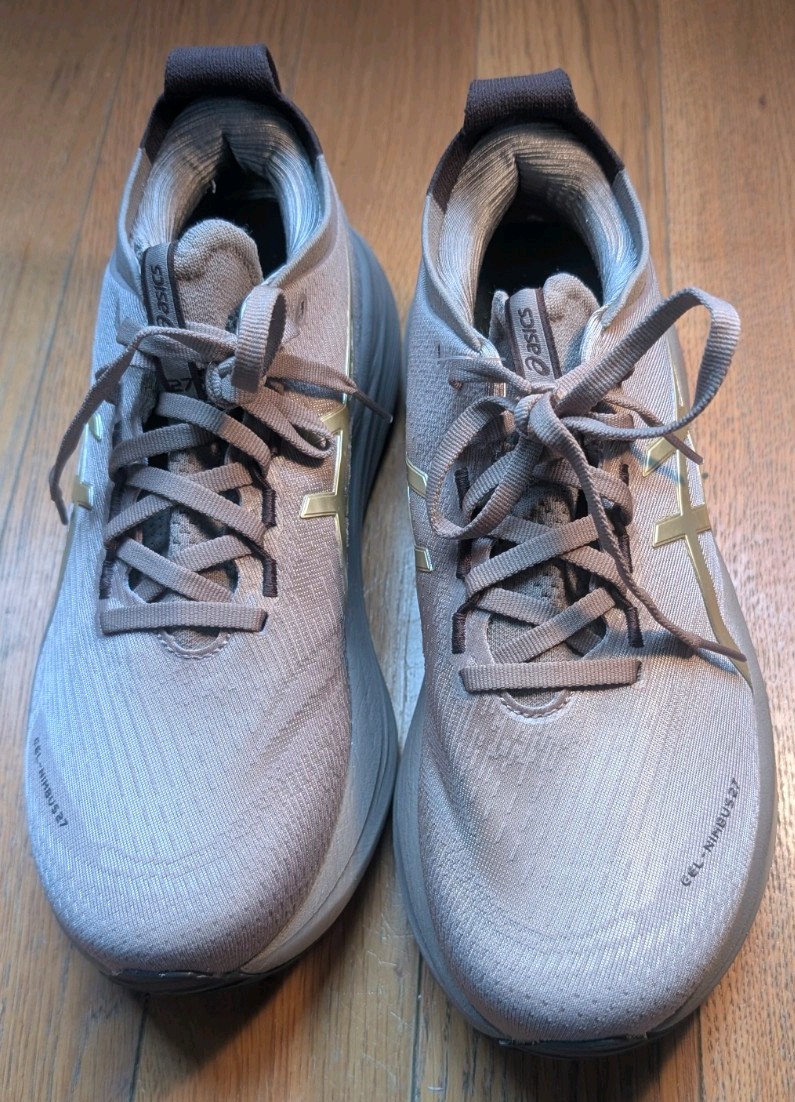 NWOB ASICS Women’s Light Brown W Gold Logo Gel-Nimbus 27 Running Shoes, Us 9.5